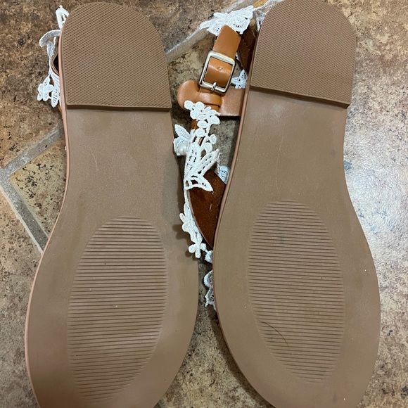 “Wedding Sandals” White, Size 9 - Picture 2 of 4